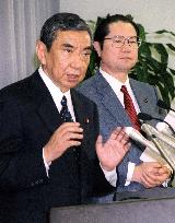 Kakei, Hiraiwa to improve Foreign Ministry through panel